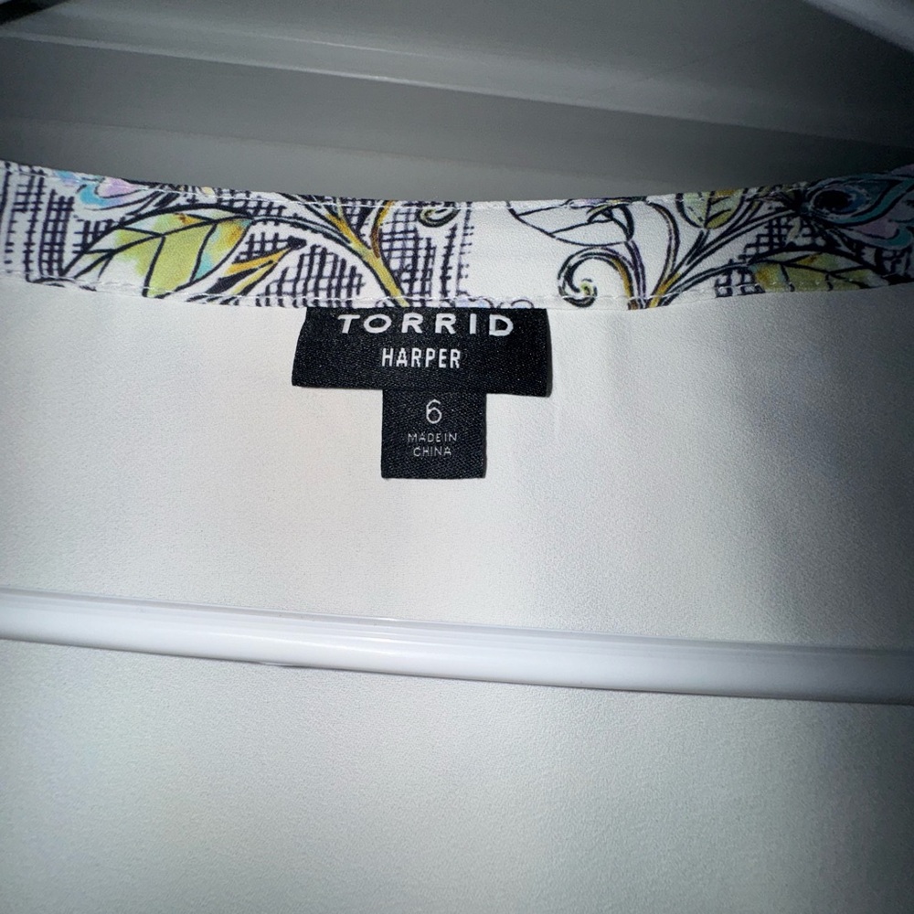 Torrid White and Green Floral Blouse - Picture 2 of 2